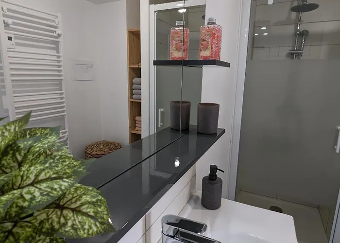 Reflets De Montagnes * Tarascon-sur-Ariège